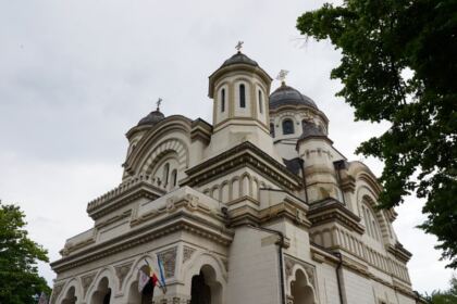 Slujire arhierească şi daruri pentru persoanele cu deficienţă de vedere în Arhiepiscopia Dunării de Jos – fotografia 1
