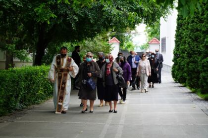 Slujire arhierească şi daruri pentru persoanele cu deficienţă de vedere în Arhiepiscopia Dunării de Jos – fotografia 22