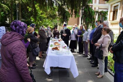 Slujire arhierească şi daruri pentru persoanele cu deficienţă de vedere în Arhiepiscopia Dunării de Jos – fotografia 24