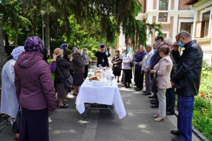 Slujire arhierească şi daruri pentru persoanele cu deficienţă de vedere în Arhiepiscopia Dunării de Jos – fotografia 25
