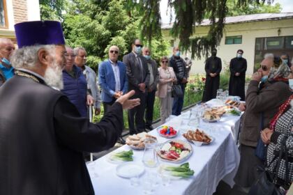 Slujire arhierească şi daruri pentru persoanele cu deficienţă de vedere în Arhiepiscopia Dunării de Jos – fotografia 30