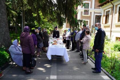 Slujire arhierească şi daruri pentru persoanele cu deficienţă de vedere în Arhiepiscopia Dunării de Jos – fotografia 31