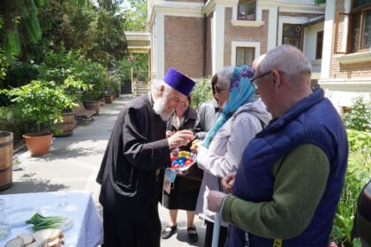 Slujire arhierească şi daruri pentru persoanele cu deficienţă de vedere în Arhiepiscopia Dunării de Jos – fotografia 32