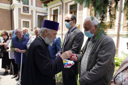 Slujire arhierească şi daruri pentru persoanele cu deficienţă de vedere în Arhiepiscopia Dunării de Jos – fotografia 34