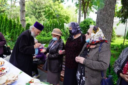 Slujire arhierească şi daruri pentru persoanele cu deficienţă de vedere în Arhiepiscopia Dunării de Jos – fotografia 35