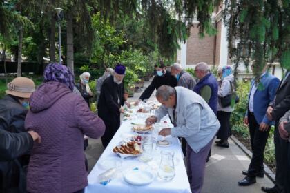 Slujire arhierească şi daruri pentru persoanele cu deficienţă de vedere în Arhiepiscopia Dunării de Jos – fotografia 36
