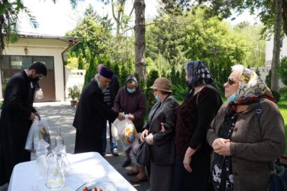 Slujire arhierească şi daruri pentru persoanele cu deficienţă de vedere în Arhiepiscopia Dunării de Jos – fotografia 38