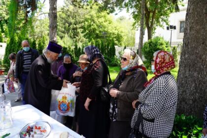 Slujire arhierească şi daruri pentru persoanele cu deficienţă de vedere în Arhiepiscopia Dunării de Jos – fotografia 39