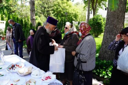 Slujire arhierească şi daruri pentru persoanele cu deficienţă de vedere în Arhiepiscopia Dunării de Jos – fotografia 40