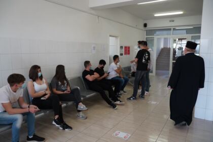 O nouă acţiune de donare de sânge a preoţilor şi tinerilor tecuceni – fotografia 9
