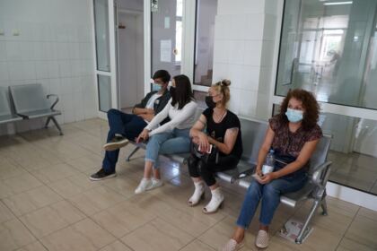 O nouă acţiune de donare de sânge a preoţilor şi tinerilor tecuceni – fotografia 10