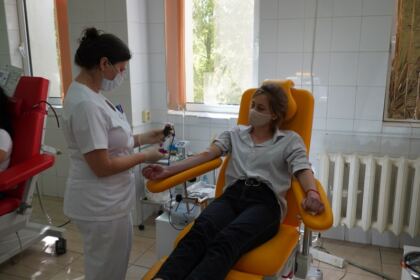 O nouă acţiune de donare de sânge a preoţilor şi tinerilor tecuceni – fotografia 20