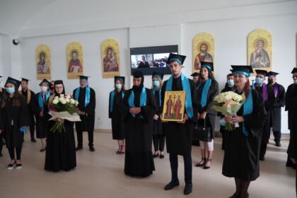Cursul festiv al studenţilor şi masteranzilor teologi gălăţeni – fotografia 7