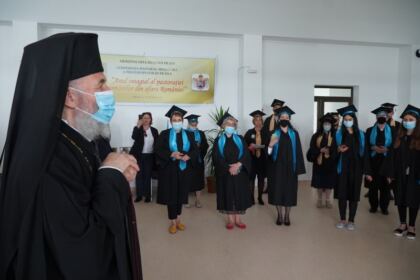 Cursul festiv al studenţilor şi masteranzilor teologi gălăţeni – fotografia 8