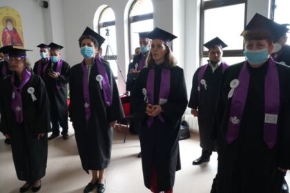 Cursul festiv al studenţilor şi masteranzilor teologi gălăţeni – fotografia 9