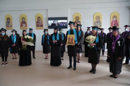 Cursul festiv al studenţilor şi masteranzilor teologi gălăţeni – fotografia 12
