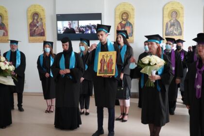 Cursul festiv al studenţilor şi masteranzilor teologi gălăţeni – fotografia 13