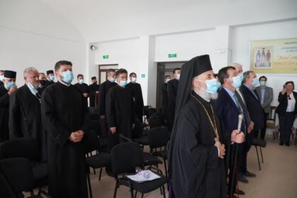 Cursul festiv al studenţilor şi masteranzilor teologi gălăţeni – fotografia 14