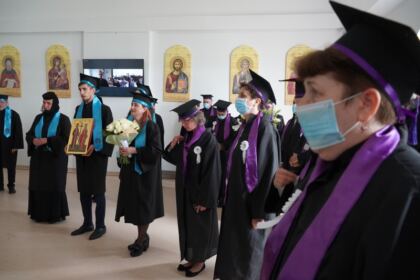 Cursul festiv al studenţilor şi masteranzilor teologi gălăţeni – fotografia 15