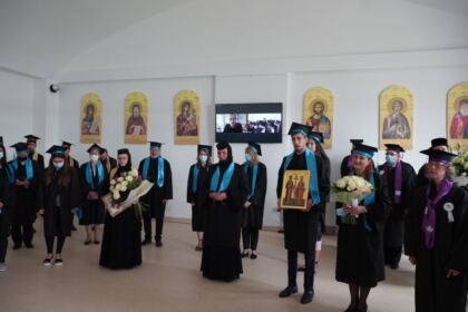 Cursul festiv al studenţilor şi masteranzilor teologi gălăţeni – fotografia 17