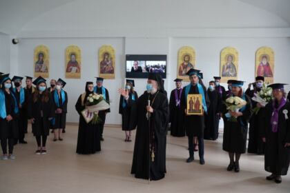 Cursul festiv al studenţilor şi masteranzilor teologi gălăţeni – fotografia 18