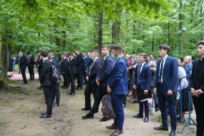 Sărbătoarea Preasfintei Treimi în pădurea Buciumenilor – fotografia 12