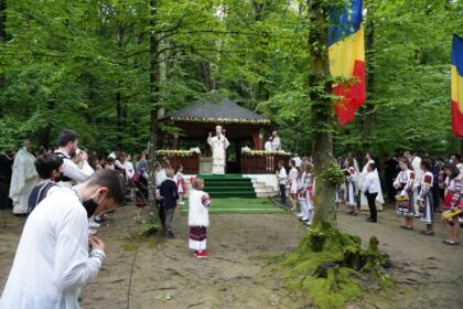 Sărbătoarea Preasfintei Treimi în pădurea Buciumenilor – fotografia 14