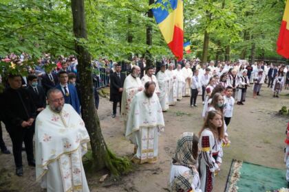 Sărbătoarea Preasfintei Treimi în pădurea Buciumenilor – fotografia 19