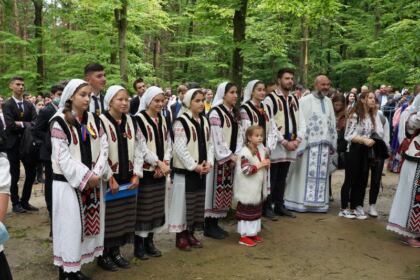 Sărbătoarea Preasfintei Treimi în pădurea Buciumenilor – fotografia 29