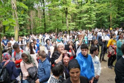 Sărbătoarea Preasfintei Treimi în pădurea Buciumenilor – fotografia 33