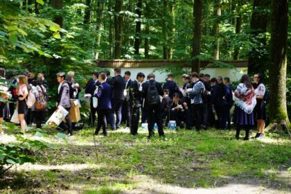 Sărbătoarea Preasfintei Treimi în pădurea Buciumenilor – fotografia 47