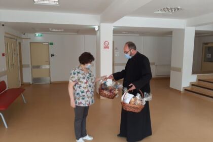 Daruri pascale oferite cadrelor medicale – fotografia 11