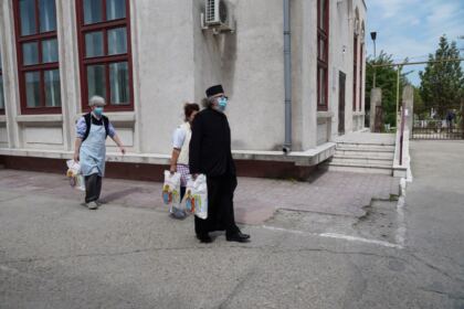 Activitate filantropică la Centrul regional de cazare şi proceduri pentru solicitanţii de azil din Galaţi – fotografia 9