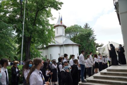 Elevii Seminarului Teologic „Sfântul Andrei“ din Galaţi au început cursurile în format fizic – fotografia 8