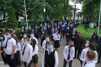 Elevii Seminarului Teologic „Sfântul Andrei“ din Galaţi au început cursurile în format fizic – fotografia 11