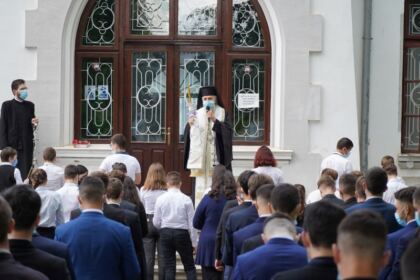 Elevii Seminarului Teologic „Sfântul Andrei“ din Galaţi au început cursurile în format fizic – fotografia 18