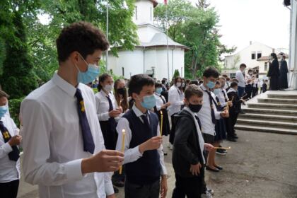 Elevii Seminarului Teologic „Sfântul Andrei“ din Galaţi au început cursurile în format fizic – fotografia 22