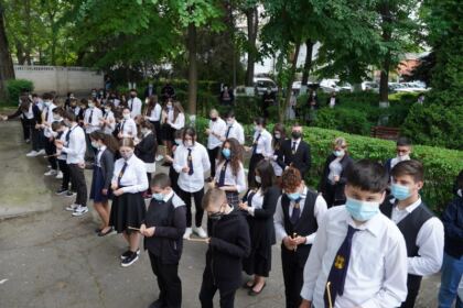 Elevii Seminarului Teologic „Sfântul Andrei“ din Galaţi au început cursurile în format fizic – fotografia 24