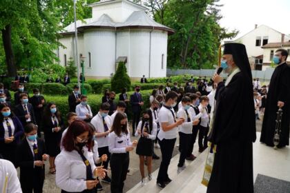 Elevii Seminarului Teologic „Sfântul Andrei“ din Galaţi au început cursurile în format fizic – fotografia 25