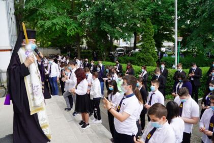 Elevii Seminarului Teologic „Sfântul Andrei“ din Galaţi au început cursurile în format fizic – fotografia 28