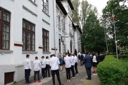 Elevii Seminarului Teologic „Sfântul Andrei“ din Galaţi au început cursurile în format fizic – fotografia 35