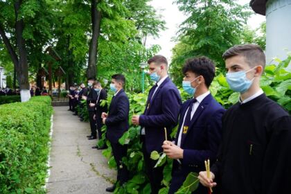 Elevii Seminarului Teologic „Sfântul Andrei“ din Galaţi au început cursurile în format fizic – fotografia 36