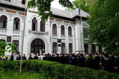 Elevii Seminarului Teologic „Sfântul Andrei“ din Galaţi au început cursurile în format fizic – fotografia 37