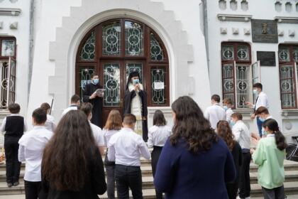 Elevii Seminarului Teologic „Sfântul Andrei“ din Galaţi au început cursurile în format fizic – fotografia 43