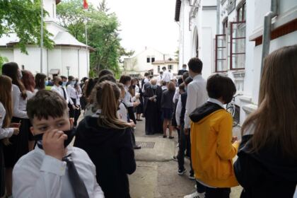 Elevii Seminarului Teologic „Sfântul Andrei“ din Galaţi au început cursurile în format fizic – fotografia 47