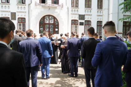 Elevii Seminarului Teologic „Sfântul Andrei“ din Galaţi au început cursurile în format fizic – fotografia 48