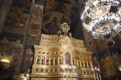 Slujire arhierească şi ajutoare oferite semenilor nevoiaşi în Arhiepiscopia Dunării de Jos la Duminica Înfricoşătoarei Judecăţi – fotografia 4