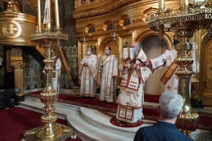 Slujire arhierească şi ajutoare oferite semenilor nevoiaşi în Arhiepiscopia Dunării de Jos la Duminica Înfricoşătoarei Judecăţi – fotografia 15