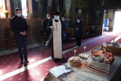 Slujire arhierească şi ajutoare oferite semenilor nevoiaşi în Arhiepiscopia Dunării de Jos la Duminica Înfricoşătoarei Judecăţi – fotografia 24