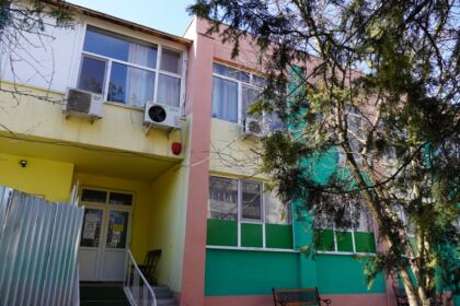 Slujire arhierească şi ajutoare oferite semenilor nevoiaşi în Arhiepiscopia Dunării de Jos la Duminica Înfricoşătoarei Judecăţi – fotografia 26